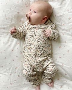 Petit By Sofie Schnoor Heldragt – Antik Hvid med Blomster