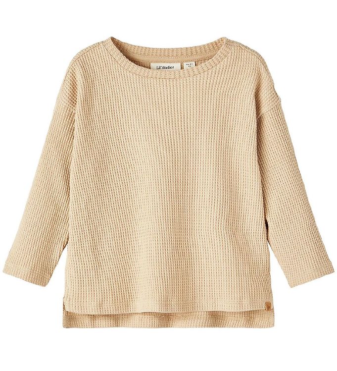 Lil Atelier Rolf Bluse – Økologisk i Warm Sand – Black Friday!