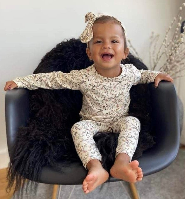 Petit By Sofie Schnoor Bluse – Antik Hvid med Blomster