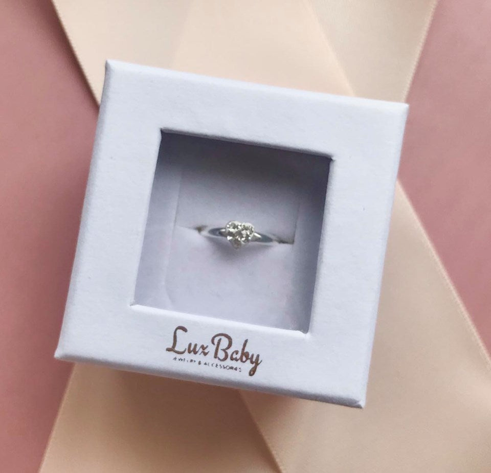 Elegant Sølv Hjerte Ring med Glitrende Sten – Udsalg!