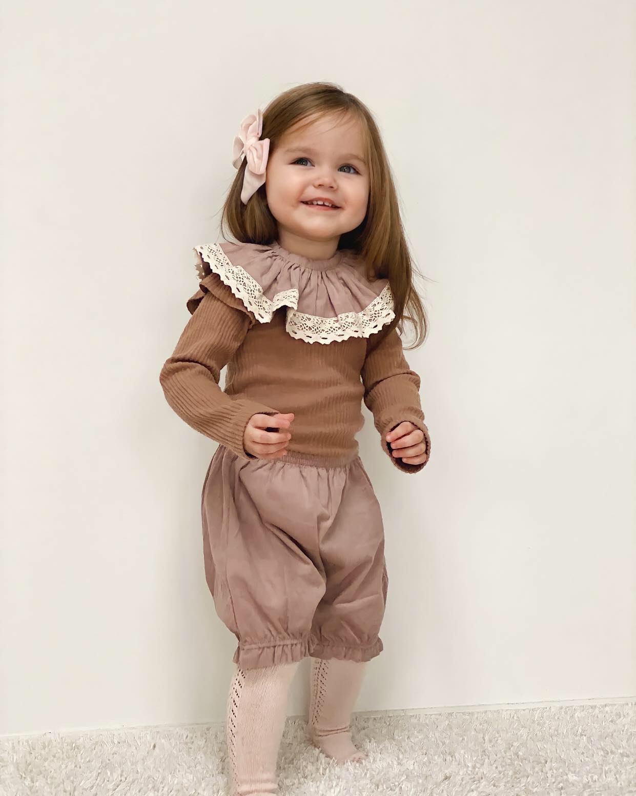 Huttelihut Rosa Baby Shorts – Blødt Fløjl til Leg og Komfort