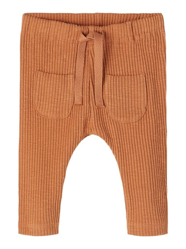 Lil Atelier Økologiske Baby Leggins Rib i Bran – Komfortabelt valg