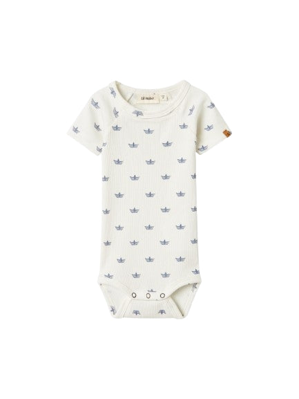Lil Atelier Lavo Eni Slim Body – Kokosmælk Båd Design