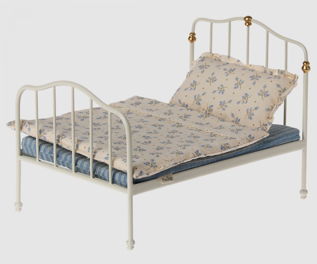 Maileg Vintage Dukkehus Seng – Råhvid Elegance Tilbud