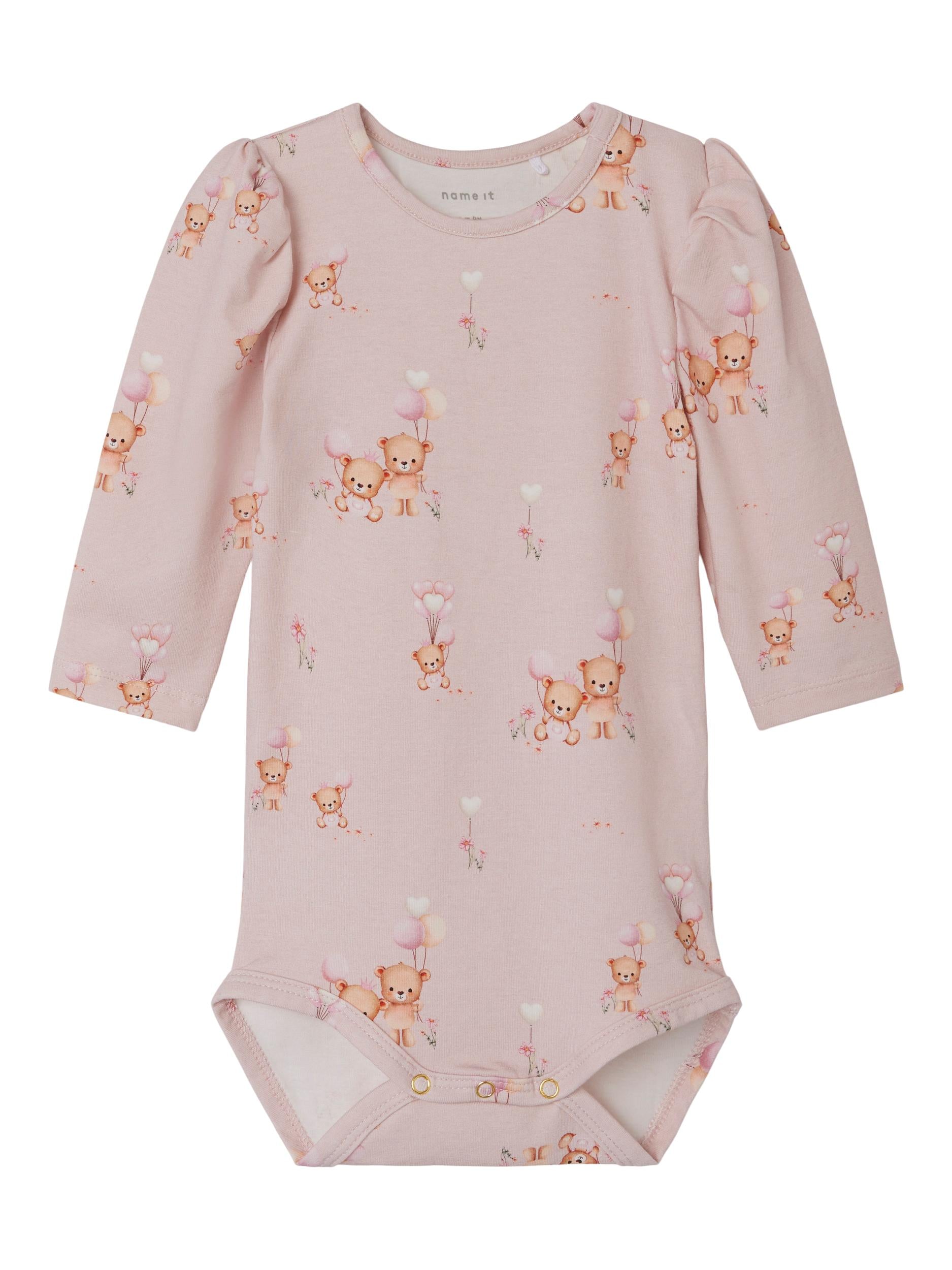 Sød lyserød bamse body fra Name It - perfekt til leg!