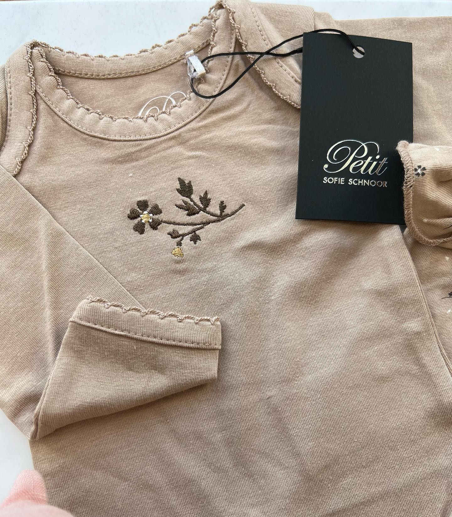 Petit By Sofie Schnoor Blomster Body i Beige - Tilbud!