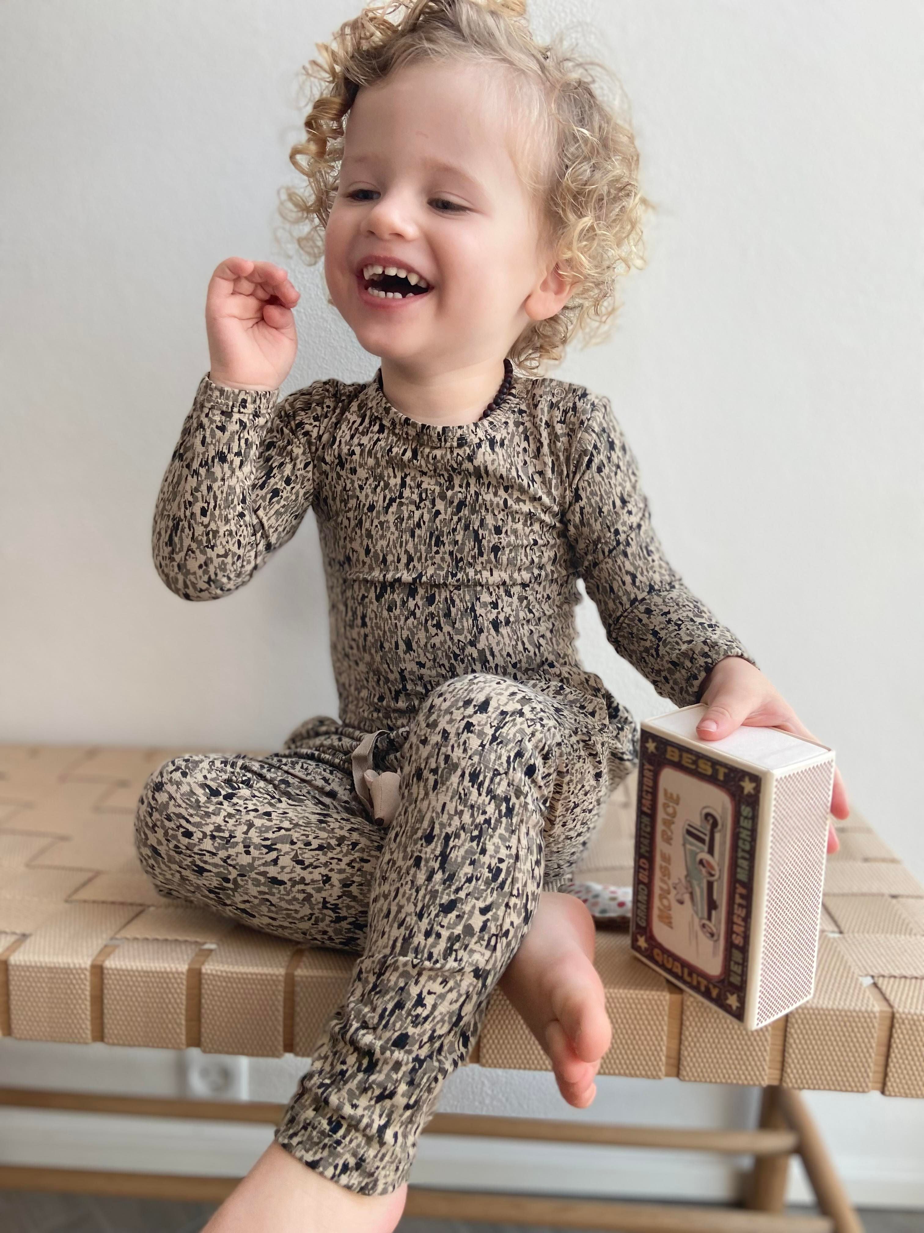 Petit By Sofie Schnoor Body i Lys Grå – Elegant Komfort